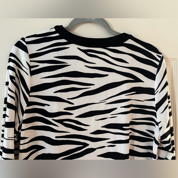 Chico’s Traveler’s Style Black & White Flowy Blouse Women’s Size Large - Picture 2 of 15